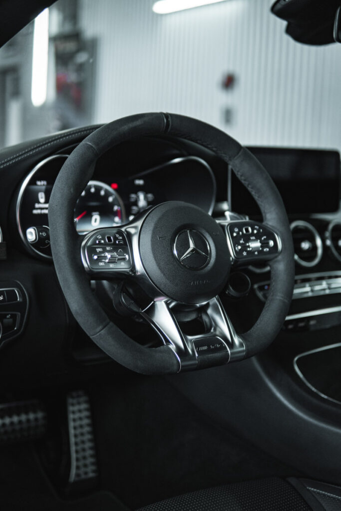 Der atemberaubende Innenraum eines Mercedes S-Klasse Coupés zeugt von luxuriöser Handwerkskunst und modernster Technologie.
